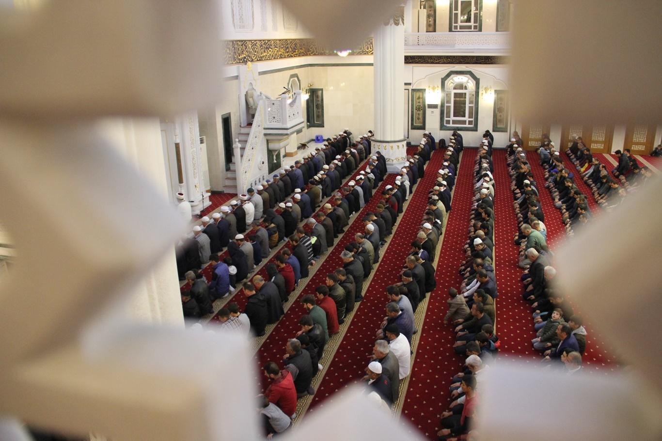 "Müslüman bir toplumda aileyi zayıflatacak hususlardan kaçınmalıyız"